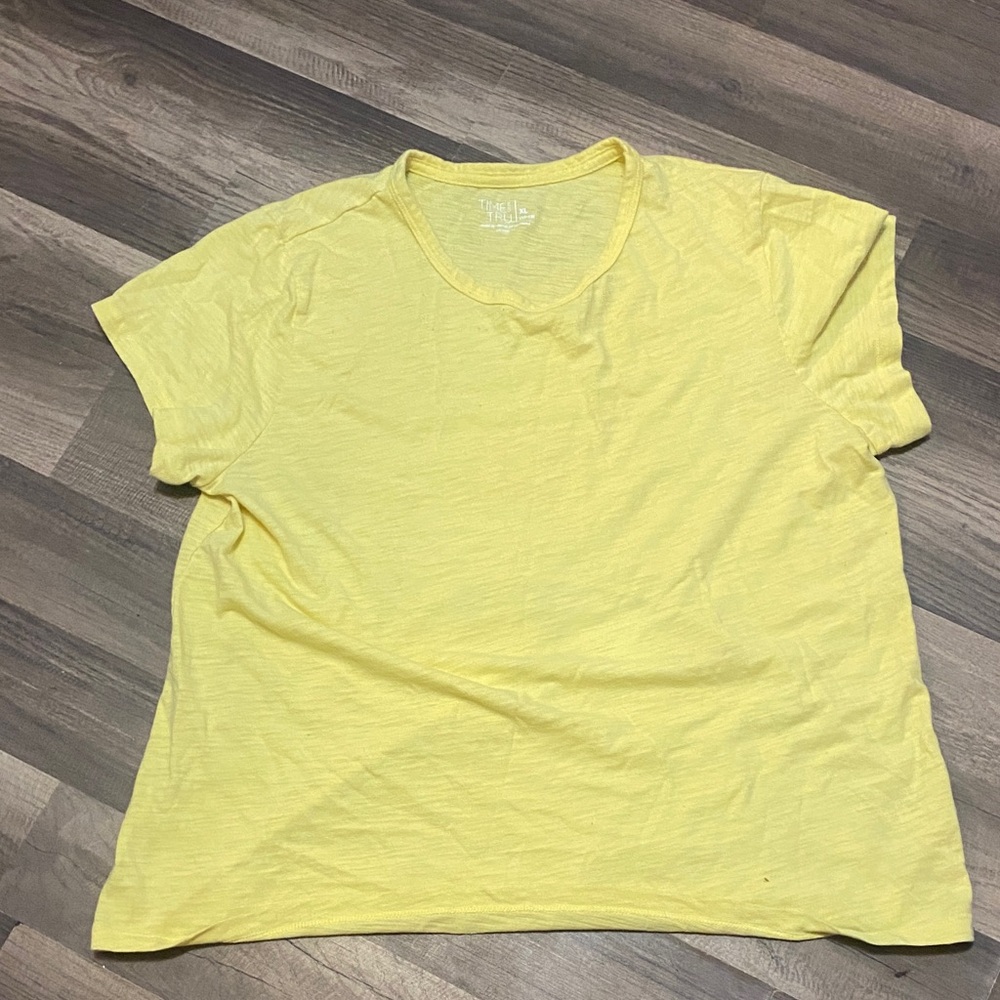 Time and Tru Light Yellow Short Sleeve Tee